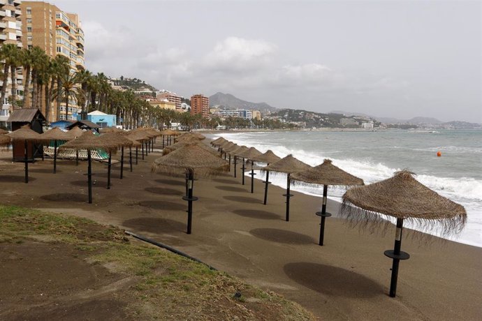 Las playas de Málaga, vacías ante el estado de alarma por la pandemia del Covid-19.