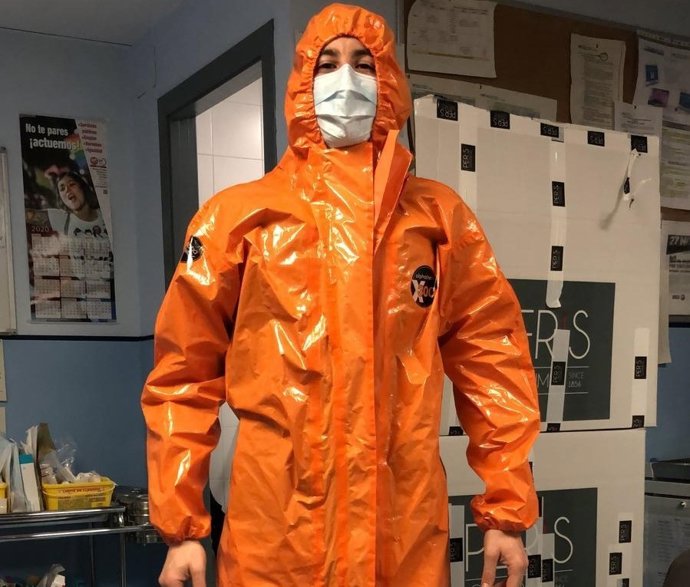 Peris Costume, especializados en el vestuario para cine y teatro de las mejores producciones nacionales e internacionales, luchan contra el COVID-19 donando trajes y confeccionando pijamas y mascarillas