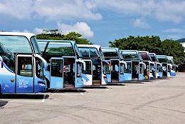 Imagen de archivo de autobuses estacionados. 