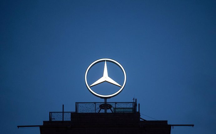 Logo de Mercedes-Benz. 