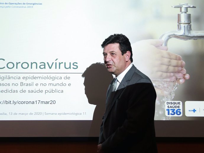 Coronavirus.- El ministro de Salud brasileño admite "diferencias internas" con B