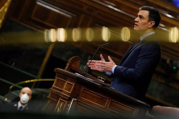 El presidente del Gobierno, Pedro Sánchez, durante su intervención en el pleno del Congreso celebrado este jueves para aprobar una nueva prórroga del estado de alarma, en un debate en el que también se abordará la nueva fase que se abrirá en las próxima