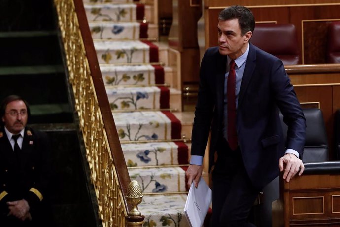 El presidente del Gobierno, Pedro Sánchez, se dispone a tomar la palabra en el pleno del Congreso celebrado este jueves para aprobar una nueva prórroga del estado de alarma, en un debate en el que también se abordará la nueva fase que se abrirá en las p