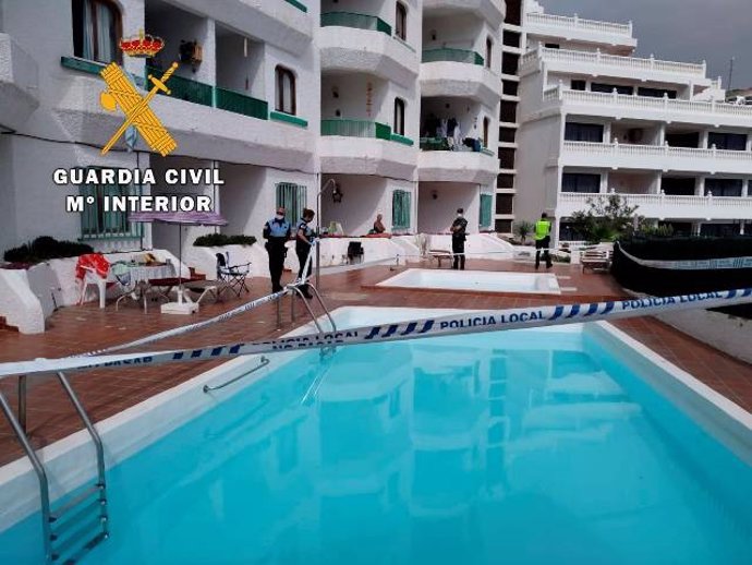 La Guardia Civil denuncia a varias personas que se encontraban en una fiesta en una piscina comunitaria en Gran Canaria