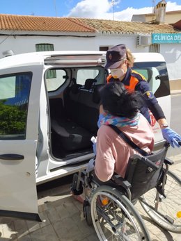 Una voluntaria de Protección Civil en Andalucía