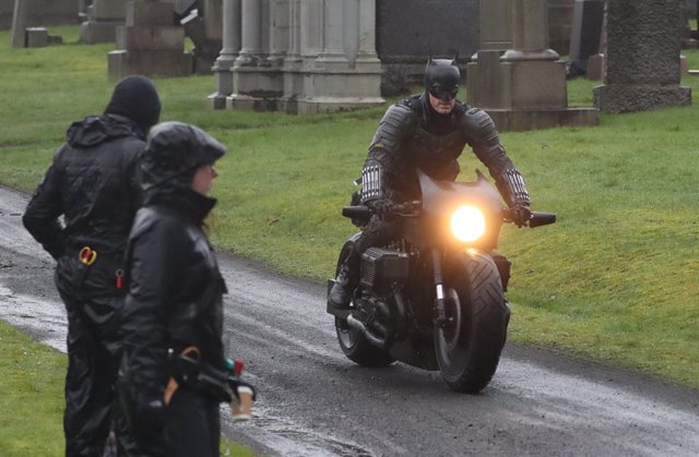 21 February 2020, England, Glasgow: A man dressed as Batman rides a Bat motorcycle during filming the new Batman Movie at the Glasgow Necropolis cemetery. Photo: Andrew Milligan/PA Wire/dpa