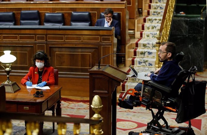 El diputado de Unidas Podemos, Pablo Echenique,  en el Pleno del Congreso