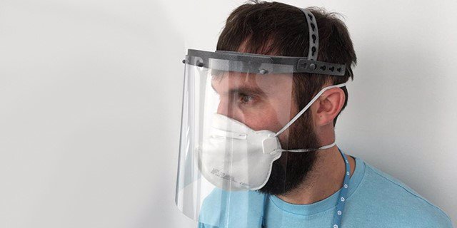 Protector facial hecho mediante impresión 3D