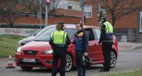 Almeida visita un control de Policía Municipal y agradece a los madrileños su "responsabilidad"