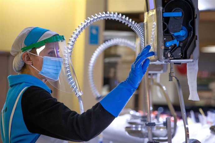 Personal de Caprabo durante el coronavirus