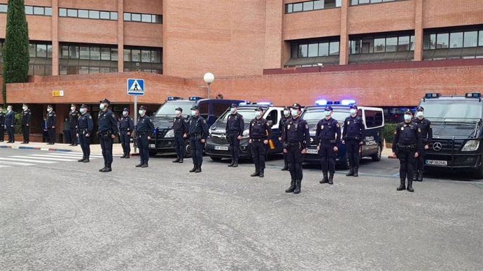 Homenaje de policías al primer agente nacional destinado en Madrid muerto por coronavirus
