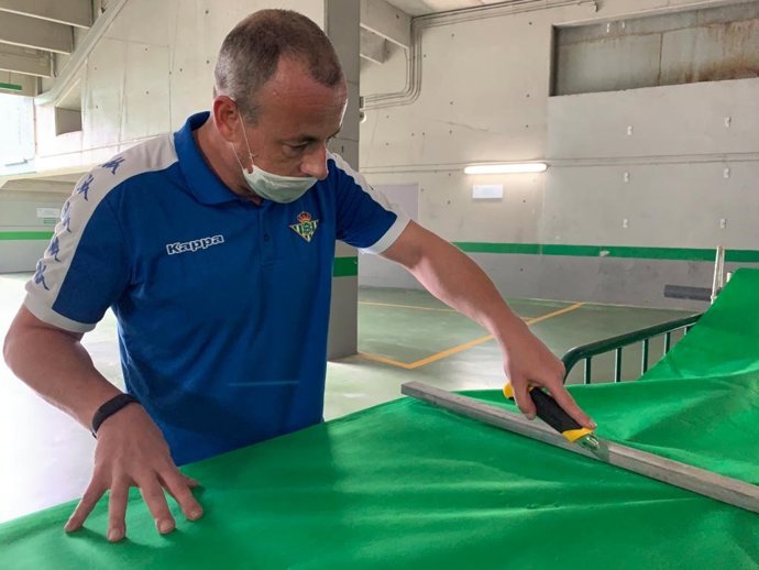 El Betis y su Fundación ayudan a fabricar batas de protección contra el coronavirus