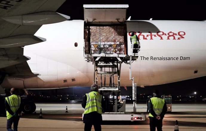 Llega a Valencia el quinto avión con 76 toneladas de material sanitario adquirido por la Generalitat