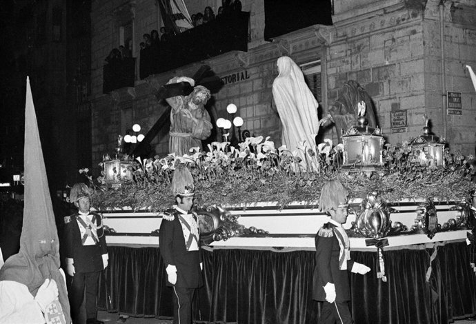 Imagen antigua de procesión de Semana Santa en Logroño
