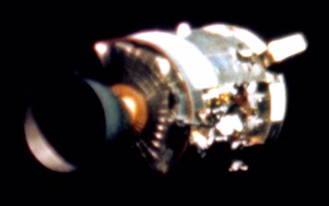 Daños en el Apolo 13, fotografiados desde la cápsula que volvió a la Tierra