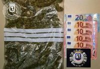 Detenido un hombre que viajaba en un VTC "sin motivo justificado" y con una bolsa de marihuana