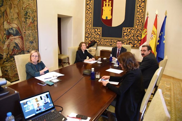 El presidente de Castilla-La Mancha, Jesús Fernández, y los consejeros de Bienestar Social y Sanidad, Aurelia Sánchez y Jesús Fernández Sanz