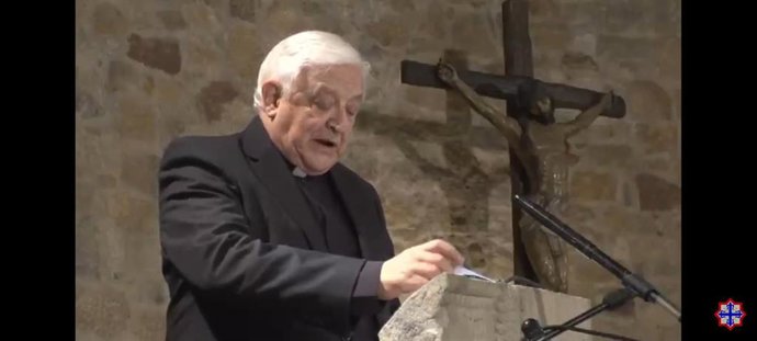 El sacerdote abulense y exrector de la UCAV y de la Pontificia de Salamanca, José Manuel Sánchez Caro, durante la lectura del Sermón de las Siete Palabras en Valladolid.