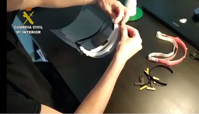 Pantallas de protección confeccionadas en Mahón.