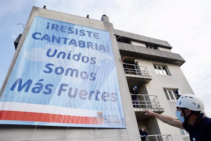 Pancarta Resiste Cantabria