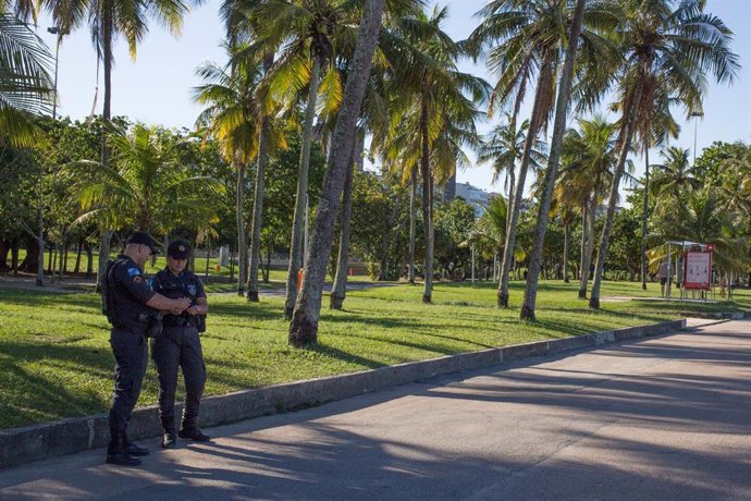 Imagen de dos policías en Río de Janeiro.