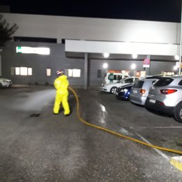 Labores de desinfección en un garaje de Constantina