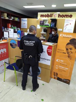 La Policía Local de El Ejido realiza controles en establecimientos.