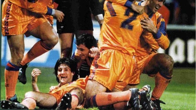 Bakero y su cabezazo salvador en Kaiserlautern