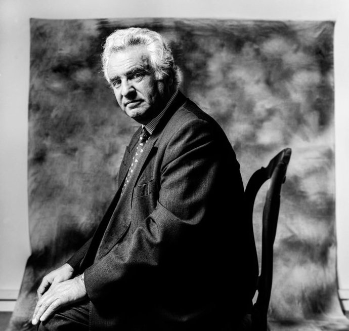 Imagen de Enrique Múgica difundida por el PSOE