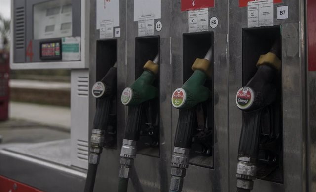 Gasolinera vacía debido al desplome del consumo de gasolinas durante el confinamiento en el estado de alarma por coronavirus, Covid-19. En Sevilla (Andalucía, España), a 06 de abril de 2020.