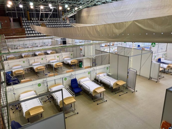 Imagen del pabellón deportivo de Carranque, en Málaga capital, convertido en hospital auxiliar para hacer frente a incremento de casos de coronavirus en caso de ser necesario