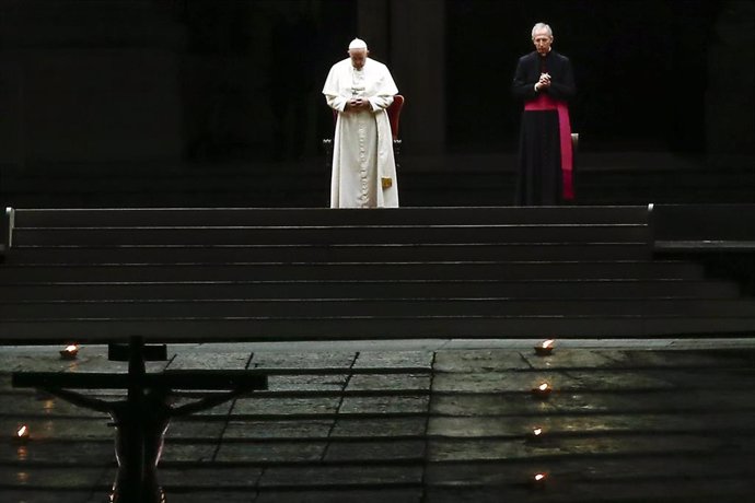 El Papa durante el Via Crucis de este sábado