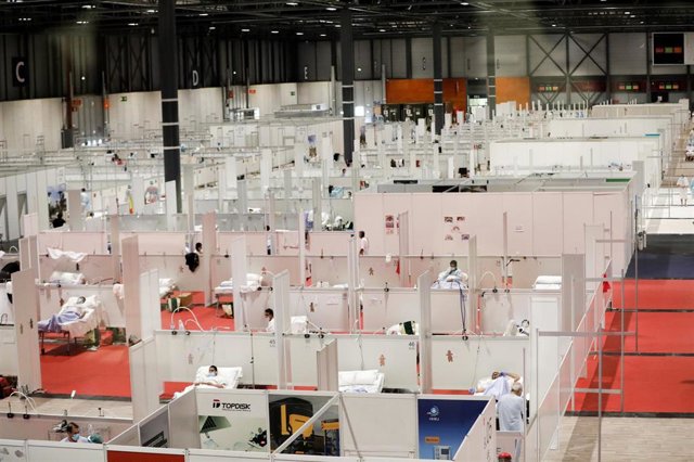 Pacientes en el interior del hospital de campaña montado en IFEMA para contagios con coronavirus.