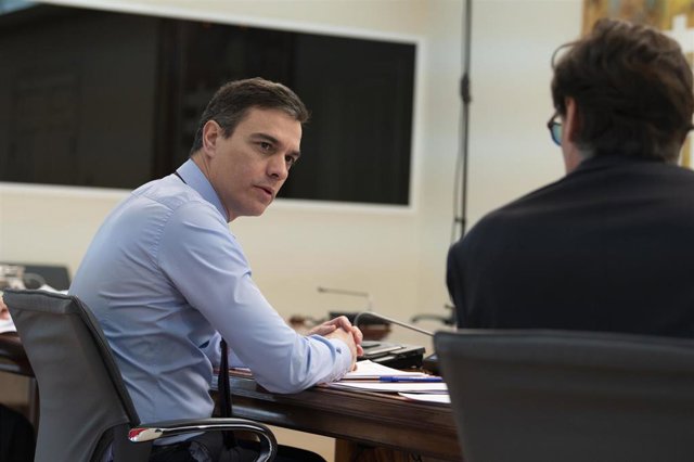 El presidente del Gobierno, Pedro Sánchez, se reúne con los presidentes de las Comunidades y Ciudades Autónomas por videoconferencia, en Madrid (España) a 12 de abril de 2020.