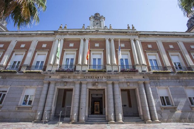 Fachada de la sede del Ayuntamiento de Huelva. 