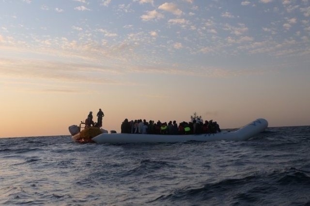 Europa.- Alertan de 250 personas en cuatro embarcaciones a la deriva en el Medit