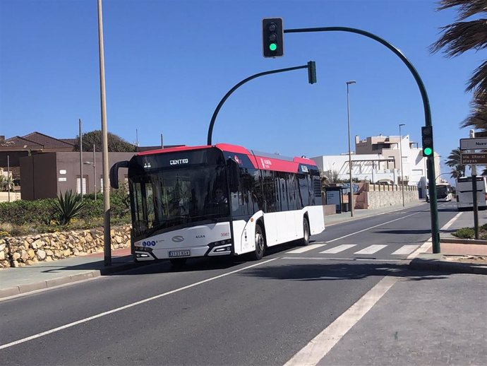 Imagen de un autobús urbano de Almería. 