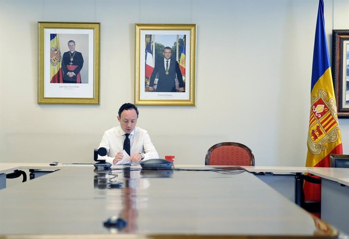 El cap de Govern d'Andorra, Xavier Espot, preparant-se per assistir a una reunió telemtica sobre el coronavirus