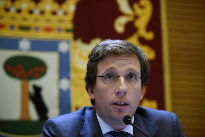 El alcalde de Madrid, José Luis Martínez-Almeida, informa en rueda de prensa de los acuerdos adoptados por el Ayuntamiento en relación con el brote de coronavirus, en Madrid (España), a 12 de marzo de 2020.