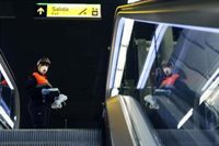 Delegación del Gobierno califica de “modélico” el reparto de mascarillas, que seguirán dando esta tarde