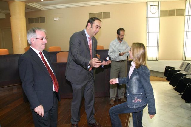 El expresidente de la Diputación de Segovia Javier Santamaría junto al actual jefe de la institución provincial, Miguel Ángel de Vicente.
