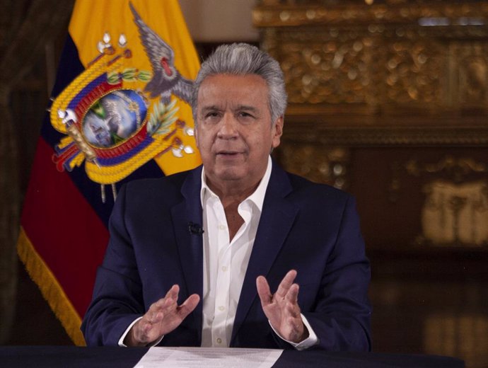 Economía.- Ecuador reduce a la mitad el sueldo de los altos cargos por el corona