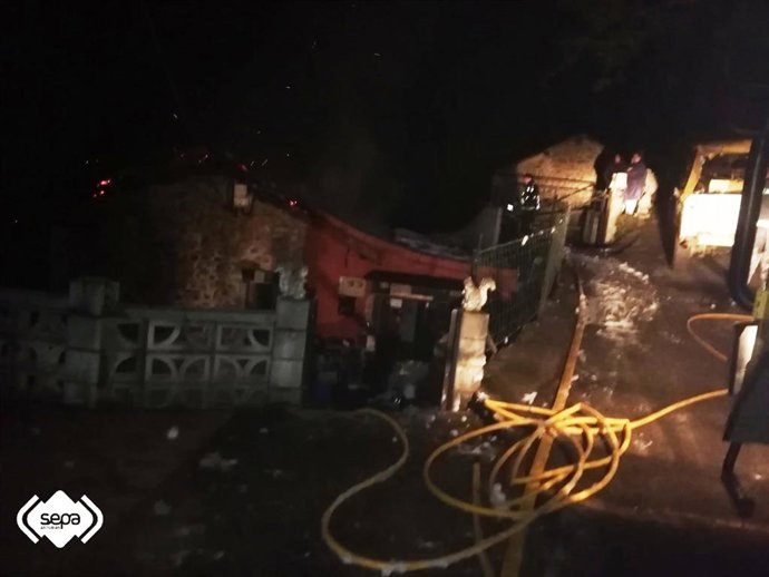 Casa incendiada en Aller.