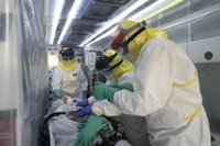 El equipo de traslados de pacientes críticos del SUMMA sobre el Covid: "Esto es un seísmo que tiene réplica cada día"