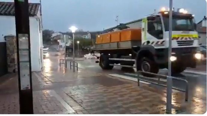 LA COMUNIDAD MOVILIZA 42 VEHÍCULOS QUITANIEVES PARA DESINFECTAR