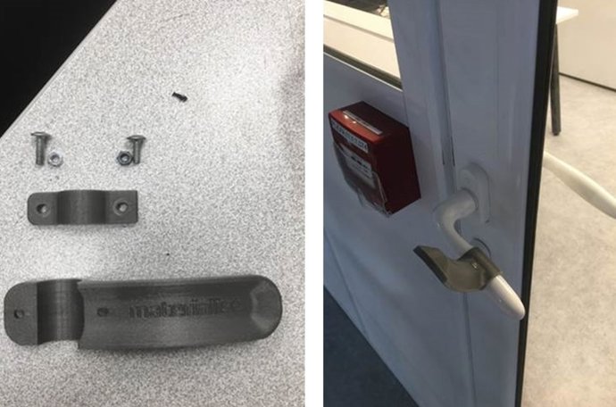 Imagen de un abridor de puertas sin manos.