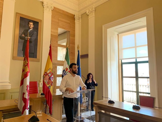 El alcalde de Cáceres, Luis Salaya, en la rueda de prensa online que ofrece cada día