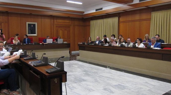 Bancada del PSOE, IU y Podemos en el Ayuntamiento de Córdoba, en una imagen de archivo.