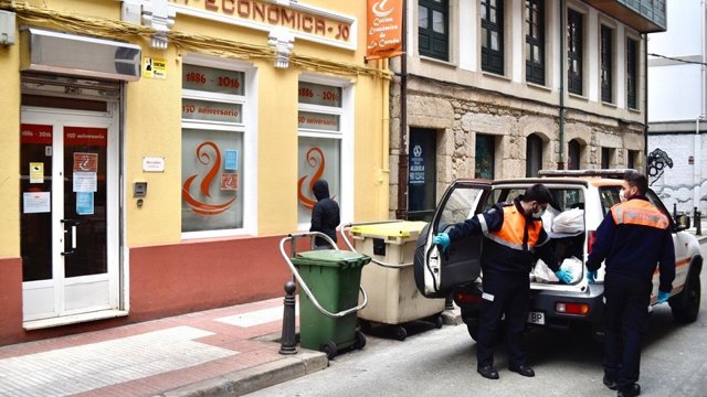 Protección Civil de A Coruña reparte menús durante el estado de alarma