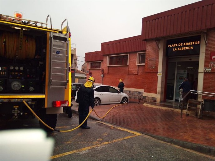 Un centenar de efectivos de la UDIF desinfectan lugares estratégicos de cuatro municipios de la Región